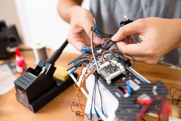 Guide d'achat : le meilleur drone DJI pour la surveillance agricole en 2024